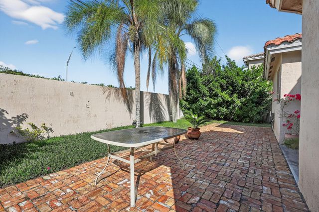 2130 NW 100th Avenue, Pembroke Pines, FL 33024