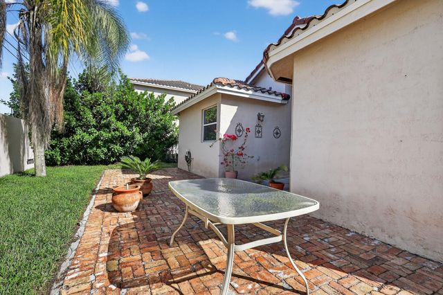 2130 NW 100th Avenue, Pembroke Pines, FL 33024