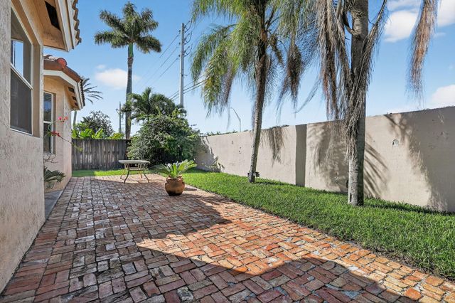 2130 NW 100th Avenue, Pembroke Pines, FL 33024