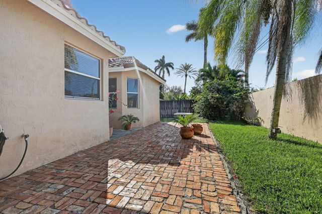 2130 NW 100th Avenue, Pembroke Pines, FL 33024