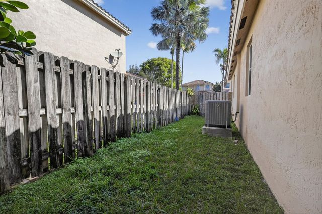 2130 NW 100th Avenue, Pembroke Pines, FL 33024
