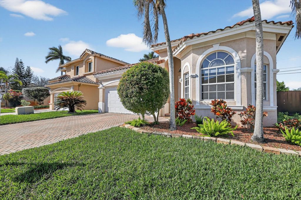 2130 NW 100th Avenue, Pembroke Pines, FL 33024