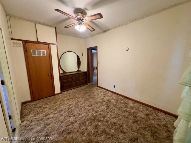 1301 E Chaney Street, Paris, AR 72855