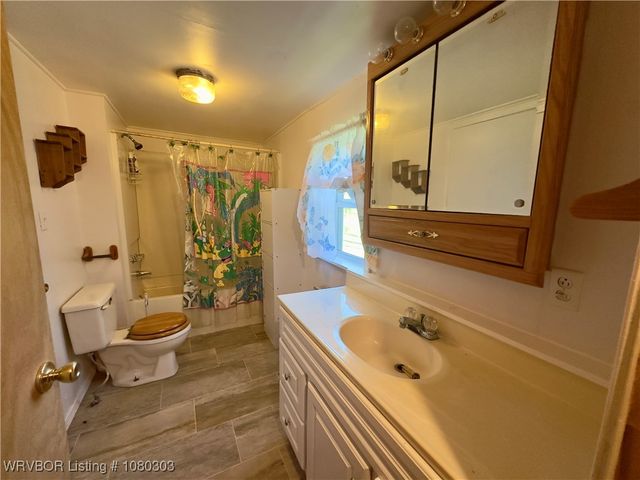 1301 E Chaney Street, Paris, AR 72855