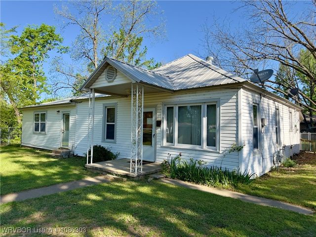 1301 E Chaney Street, Paris, AR 72855