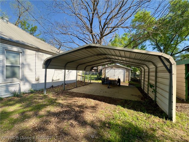 1301 E Chaney Street, Paris, AR 72855