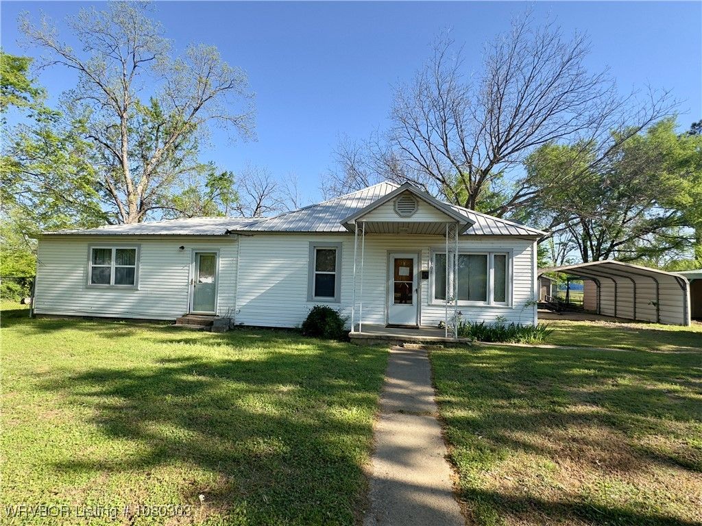 1301 E Chaney Street, Paris, AR 72855