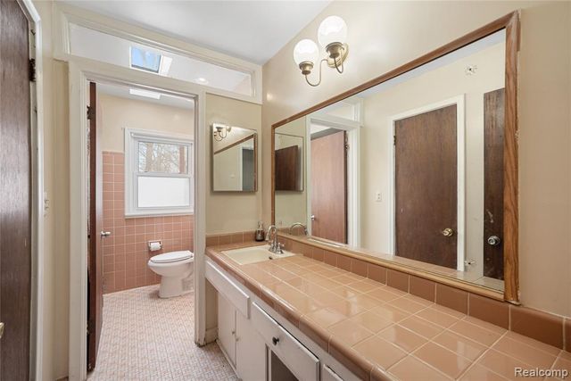 29266 Southgate Drive, Southfield, MI 48076