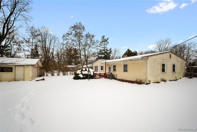 29266 Southgate Drive, Southfield, MI 48076