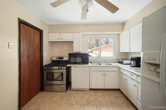 29266 Southgate Drive, Southfield, MI 48076