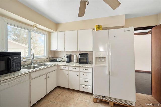 29266 Southgate Drive, Southfield, MI 48076