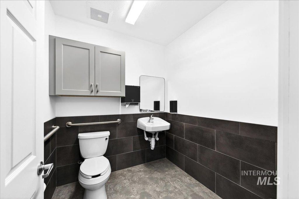 2800 E Chicago St, Caldwell, ID 83605 photo 9