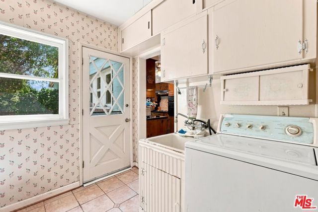 15954 Gault Street, Los Angeles, CA 91406