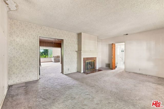 15954 Gault Street, Los Angeles, CA 91406