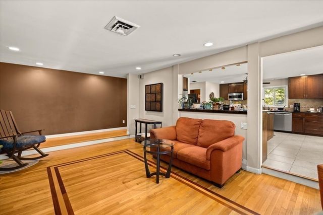 30 Bassett Rd, Brockton, MA 02301