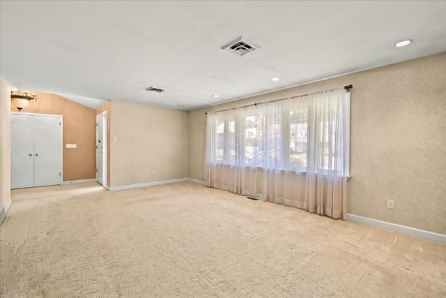 30 Bassett Rd, Brockton, MA 02301