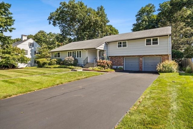 30 Bassett Rd, Brockton, MA 02301