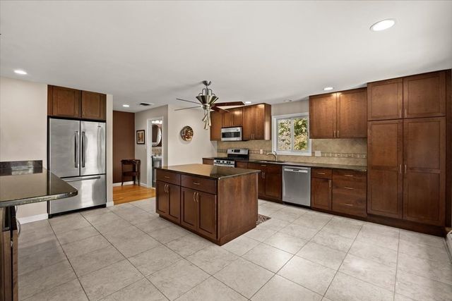 30 Bassett Rd, Brockton, MA 02301