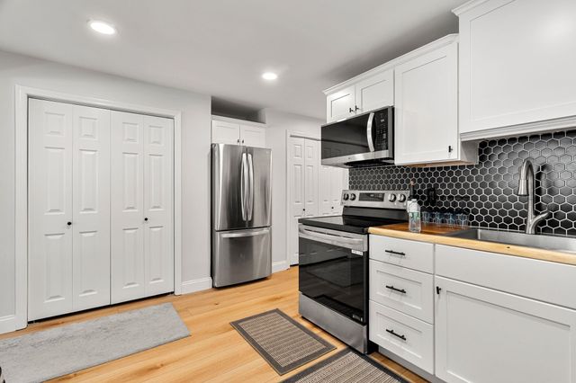 555 Calef Rd Apt 4, Manchester, NH 03103