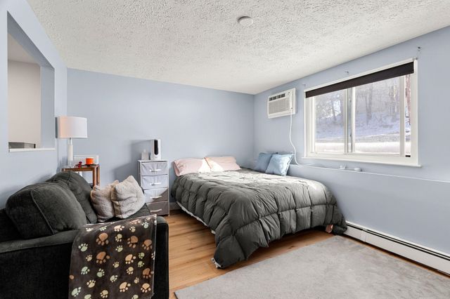 555 Calef Rd Apt 4, Manchester, NH 03103