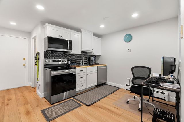 555 Calef Rd Apt 4, Manchester, NH 03103