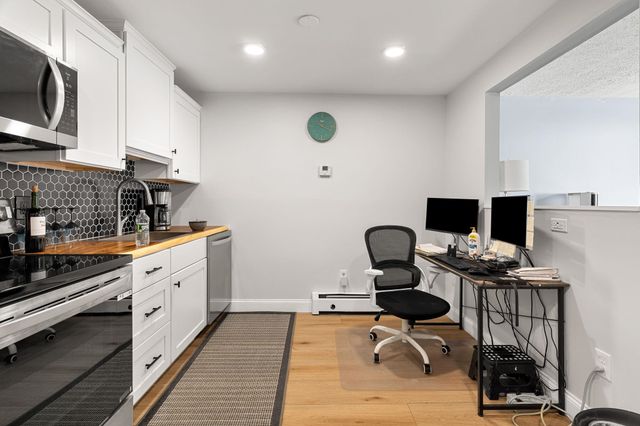 555 Calef Rd Apt 4, Manchester, NH 03103