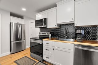 555 Calef Rd Apt 4, Manchester, NH 03103