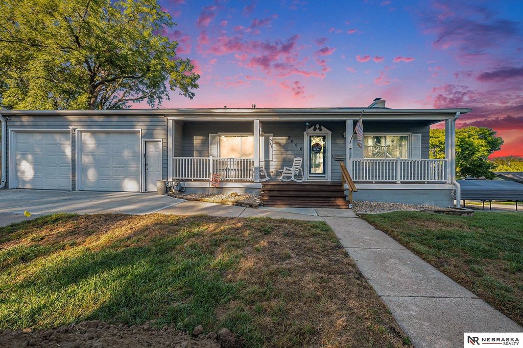 7006 Wood Lane Drive, La Vista, NE 68128