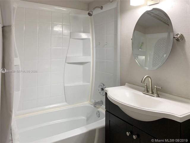 9741 Fontainebleau Blvd H208, Miami, FL 33172