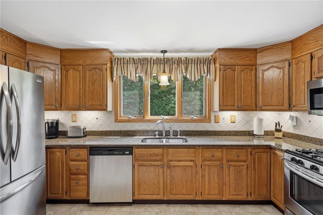 42 Grand Avenue, Warwick, RI 02889