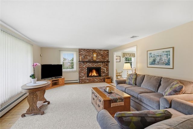 42 Grand Avenue, Warwick, RI 02889