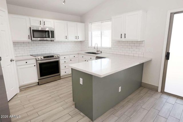 5915 N 68TH Avenue, Glendale, AZ 85303