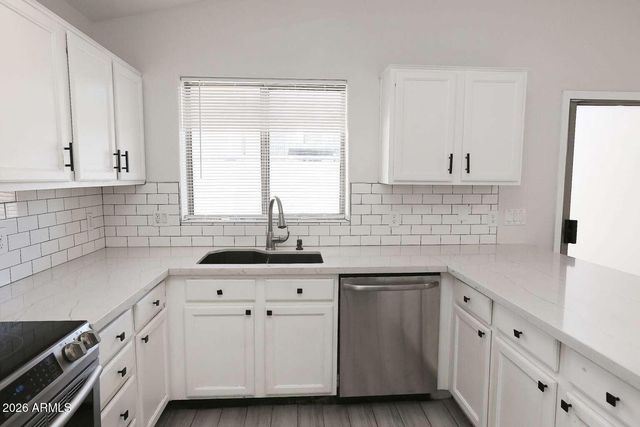 5915 N 68TH Avenue, Glendale, AZ 85303