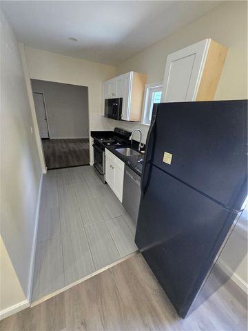 36 Clarendon Street 1-R, Cranston, RI 02910