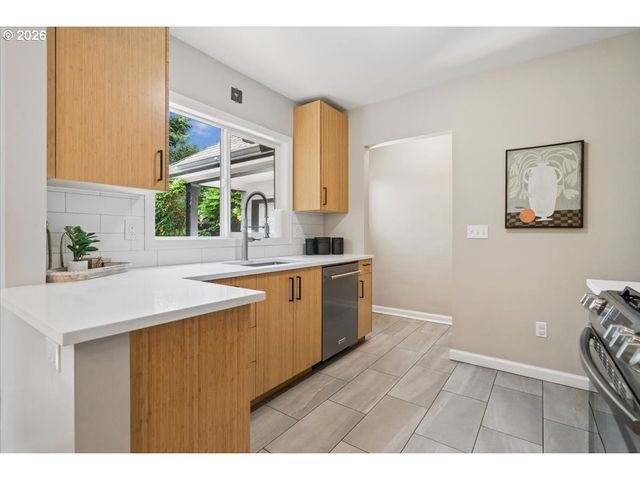 514 N Stafford St, Portland, OR 97217