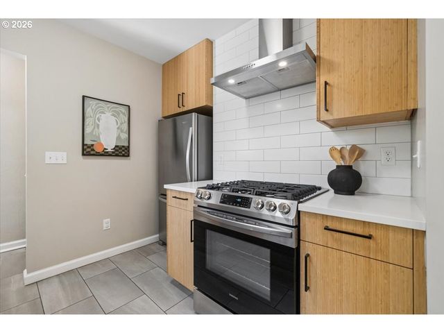 514 N Stafford St, Portland, OR 97217