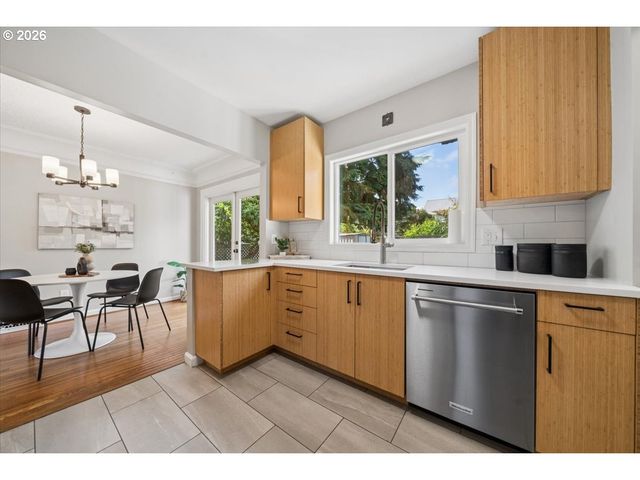 514 N Stafford St, Portland, OR 97217