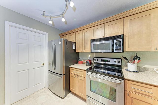 4040 CROCKERS LAKE BOULEVARD 12, Sarasota, FL 34238