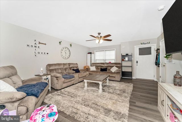 31 MOSES DR, Martinsburg, WV 25405