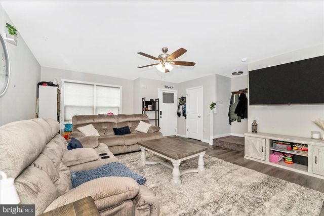 31 MOSES DR, Martinsburg, WV 25405
