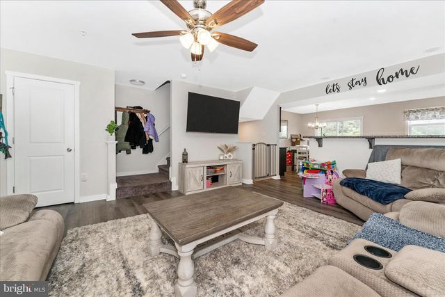 31 MOSES DR, Martinsburg, WV 25405