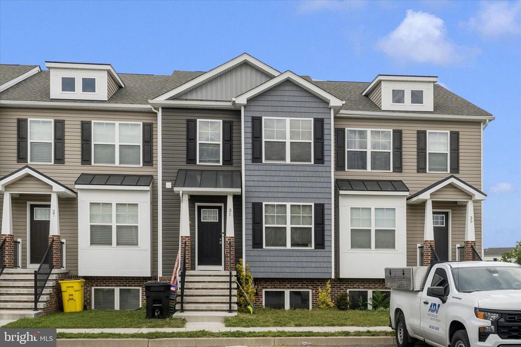 31 MOSES DR, Martinsburg, WV 25405