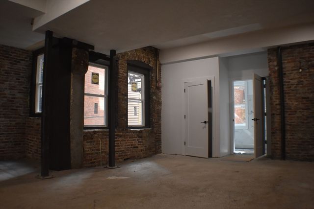 158-158A Salem St, Boston, MA 02113