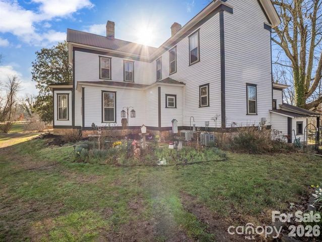 219 Stoney Mountain Road, Hendersonville, NC 28791