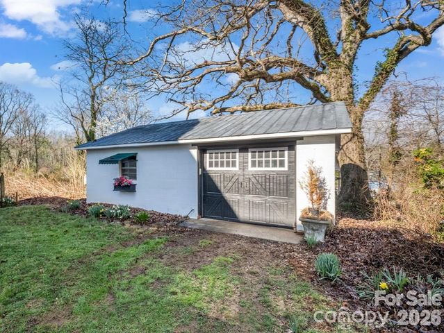 219 Stoney Mountain Road, Hendersonville, NC 28791