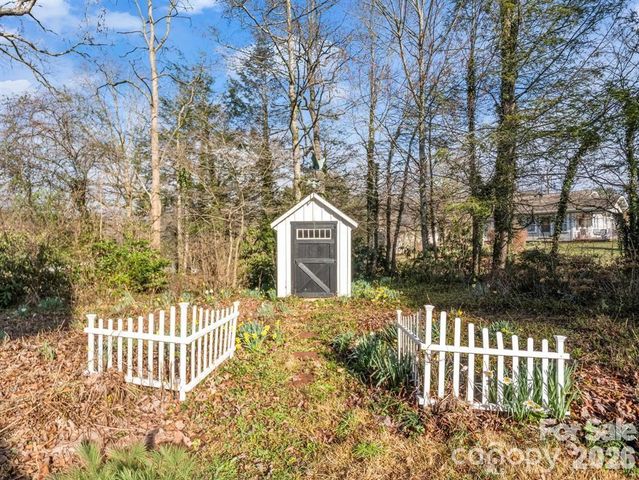 219 Stoney Mountain Road, Hendersonville, NC 28791