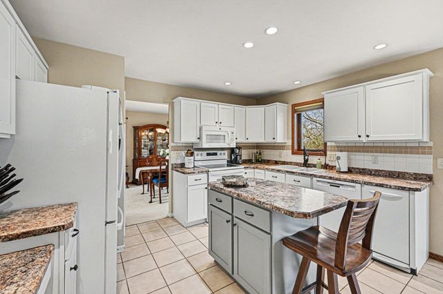 12126 Gantry Lane, Apple Valley, MN 55124
