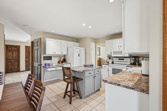 12126 Gantry Lane, Apple Valley, MN 55124