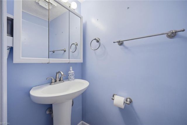 5622 Fanshaw CT, Virginia Beach, VA 23462
