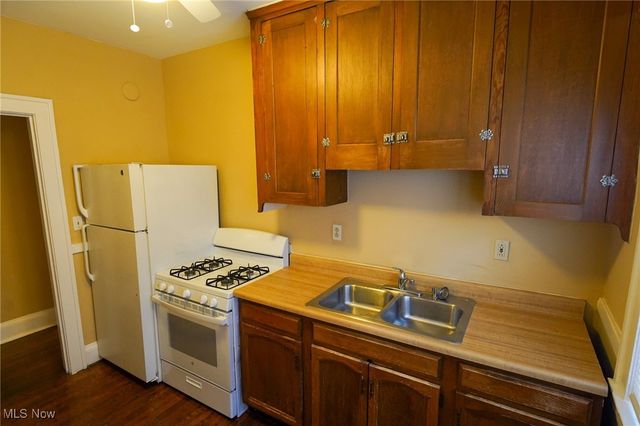 1365 Phelps Avenue 4, Lakewood, OH 44107